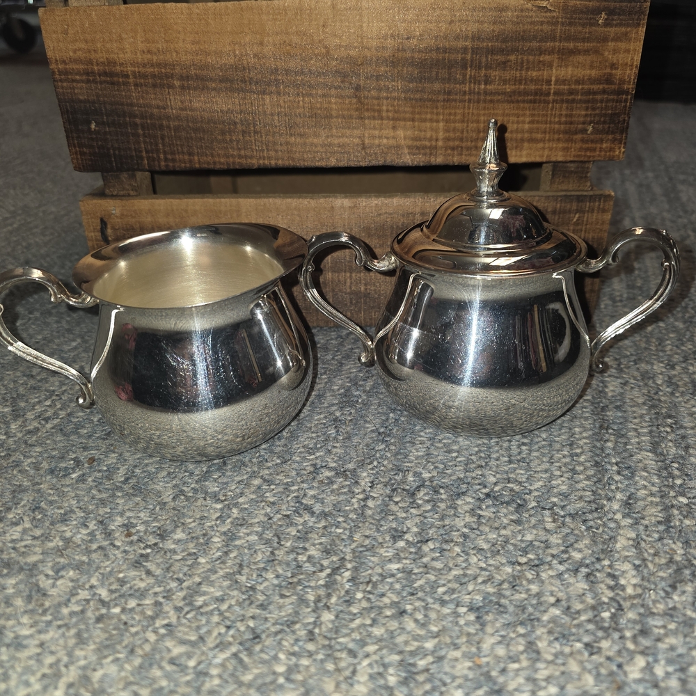 Vintage 3 Pc Elegant Sheridan Silverplated Creamer and Sugar Bowl Set